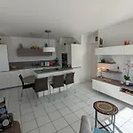Apartment - Superbe T3 Avec Terrasse, Piscine Et Parking Securise - 6 Personnes - Fr-1-420-33 *